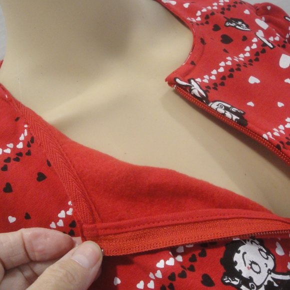 Betty Boop Full Zip Jacket with 2 front pockets thermal sleeves Junior S… - Picture 4 of 14